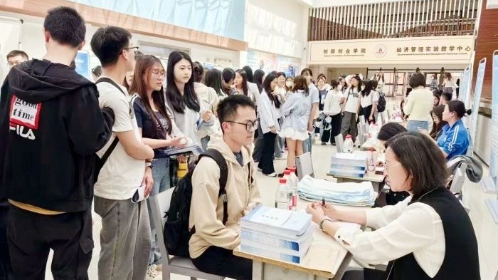 税务师考试宣传进校园活动走进甘肃政法大学与兰州财经大学