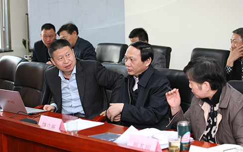 大家热烈讨论.jpg